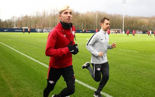 RB Leipzig Training Football Leipzig 08 01 2019 RBL Training Centre Football Bundesliga RB LEIPZIG Training In picture Kevin Kampl in individual training with fitness coach Mark Palmer
