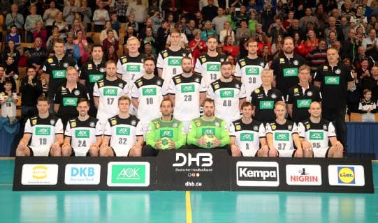 Mannaschaftsfoto v v l Martin Strobel Patrick Groetzki Franz Semper Goalkeeper Andreas Wolff Goalkeeper Silvio Heinevetter Matthias Musche Uwe Gensheimer Paul Drux 2 v l Prof Dr Kurt Steuer Steffen Weinhold Fabian Wiede Steffen Fäth Jannik Kohlbacher Physio Reinhold Roth Physio Peter Gräschus h v l Trainer Christian Prokop Co coach Alexander Haase Patrick Wiencek Finn Lemke Hendrik Pekeler Fabian Böhm team manager Oliver Roggisch team coordinator Volker Schurr public training in the run-up to the World Championships in Germany and Denmark sport handball DHB national team men season 2018 2019 08 01 2019 GER BRDeutschland
