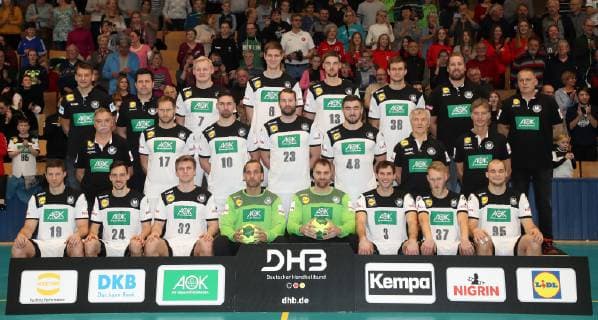 Team photo during the open training of the German national team before the Handball World Championship 2019 of the men on 08 01 19 in the gym of the Sportforum in Berlin Picture back v l National coach Christian Prokop Co coach Alexander Haase Patrick Wiencek 7 Finn Lemke 6 Hendrik Pekeler 13 Fabian Boehm 38 Team manager Oliver Roggisch Team coordinator Volker Schurr Mitte v l Team doctor Prof Dr Kurt Steuer Steffen Weinhold 17 Fabian Wiede 10 Steffen Faeth 23 Jannik Kohlbacher 48 Physiotherapist Peter Graeschus front v l Martin Strobel 19 Patrick Groetzki 24 Franz Semper 32 Andreas Wolff 33 Silvio Heinevetter 12 Uwe Gensheimer 3 Matthias Musche 37 Paul Drux 95 Handball WM 2019 Preparation open training of the national team