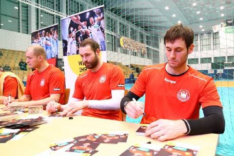 Handball Men Season 2018 19 World Championship 2019 in Germany and Denmark public training of the German national team autograph session after training Paul Drux Nr 95 Germany Steffen Fäth Nr 23 Germany Uwe Gensheimer Nr 3 Germany 08 01 19 Copyright: xMatthiasxKochx