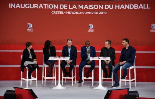 Olivier Girault ( president LNH ) - Olivier Krumbholz ( entraineur france feminine handball ) - Jerome Fernandez NEWS : Emmanuel Macron a l inauguration de la Maison du Handball - Creteil - 09 01 2019 FedericoPestellini Panoramic 