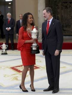 Spain s King Felipe VI (R) gives the Princess Leonor Award for the best under-18 sportswoman to athlete Maria Vicente during the 2017 National Sports Awards ceremony held at the Palace of El Pardo in Madrid, Spain, 10 January 2019. National Sports Awards ceremony !ACHTUNG: NUR REDAKTIONELLE NUTZUNG!  Copyright: xballesterosx GRAF6690 20190110-636827274835432537