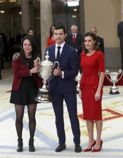 Spanish Queen Letizia (R) gives the Guell Baron Cup for the best national team Nationalteam to the men s and women s roller hockey teams during the 2017 National Sports Awards ceremony held at the Palace of El Pardo in Madrid, Spain, 10 January 2019. National Sports Awards ceremony !ACHTUNG: NUR REDAKTIONELLE NUTZUNG!  Copyright: xballesterosx GRAF6687 20190110-636827281978114344