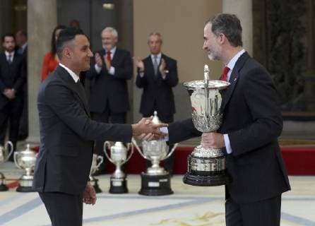 Verleihung des spanischen Sportpreises in Madrid Spain s King Felipe VI (R) gives the Ibero-American Community Award to Costa Rican goalkeeper Real Madrid during the 2017 National Sports Awards ceremony held at the Palace of El Pardo in Madrid, Spain, 10 January 2019. National Sports Awards ceremony !ACHTUNG: NUR REDAKTIONELLE NUTZUNG!  Copyright: xBALLESTEROSx GRAF6685 20190110-636827285725347326