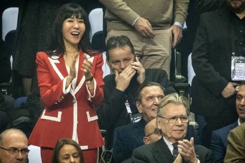 Germany vs Korea Handball World Championship 2019 10 01 2019 Former Chancellor Gerhard Schröder sitting with his 5 wife Soyeon Kim red dress in the stands at the match between Germany and Korea at the Handball World Championship in Berlin on 10 01 2019 Berlin BER Germany Mercedes Benz Arena