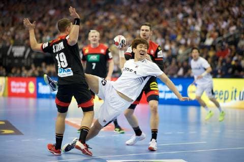 Handball Berlin 10 01 2019 World Championship 2019 Mens World Championship Group A Germany GER Korea KOR KIM Dongmyung Korea No 15 Martin Strobel Germany No 19 Hendrik Pekeler Germany No 13