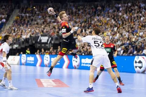 Franz Semper No 32 Germany vs Jaewan Jeong No 52 Korea Korea vs Germany Preliminary Round Handball IHF Handball World Championship 10 01 19 Berlin Berlin Germany Mercedes Benz Arena Copyright: xAgentur54Gradx xFelixxKoenigx