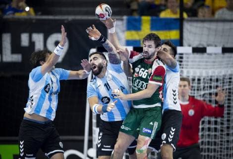 Mate Leki of Hungary and Lucas Dario Moscariello of Argentina during the men s IHF Handball World Championship match in Group D between Argentina Hungary in Copenhagen Denmark on Friday Jan 11 2019 Copenhagen Denmark, detectedSourceLanguage  Copyright: Scanpix LiselottexSabroex COP101 spdk20190111-185636-L