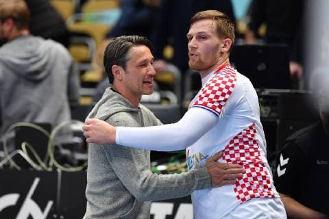Niko KOVAC coach Bayern Muenchen congratulates his Croatian compatriots after the end of the game here David MANDIC CRO preliminary round Group B Island ISL Croatia CRO 27 31 on 11 01 2019 in Munich Germany Olympic Hall Handball World Championship 2019 from 10 01 27 01 2019 in Germany and Denmark