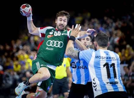 Mate Leki of Hungary and Lucas Dario Moscariello of Argentina during the men s IHF Handball World Championship match in Group D between Argentina Hungary in Copenhagen Denmark on Friday Jan 11 2019 Copenhagen Denmark, detectedSourceLanguage  Copyright: Scanpix LiselottexSabroex COP101 spdk20190111-195040-L