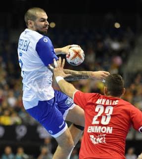 Dmitrij Keselev Russia with ball front Zoran Nikolic Serbia Serbia Russia Serbia Russia Federation IHF Handball World Championship 2019 Hanball World Championship 2019 Men Men Men Handball men Handball Germany Germany Preliminary Round Group A group A Berlin 11 1 2019