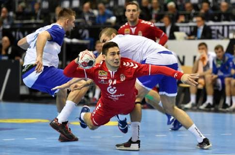 Lazar Kukic Serbia in litter right Dmitrj Kireev Russia left Gleb Kalarash Russia Serbia Russia Federation IHF Handball World Championship 2019 Hanball World Championship 2019 Men Men Men Handball Germany Germany Preliminary Round Group A group A Berlin 11 1 2019