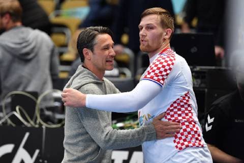 Niko KOVAC coach Bayern Muenchen congratulates his Croatian compatriots after the end of the game here David MANDIC CRO preliminary round Group B Island ISL Croatia CRO 27 31 on 11 01 2019 in Munich Germany Olympic Hall Handball World Championship 2019 from 10 01 27 01 2019 in Germany and Denmark