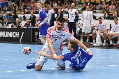 Luka STEPANCIC CRO action duel against Arnor Por GUNNARSSON ISL preliminary round group B Iceland ISL Croatia CRO 27 31 on 11 01 2019 in Munich Germany Olympic Hall Handball World Championship 2019 10 01 27 01 2019 in Germany and Denmark