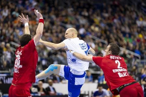 Aleksandr Dereven No 17 Russia vs Mijajla Marsenic No 33 Serbia and Milan Pusica No 2 Serbia Serbia vs Russia Preliminary round Handball IHF Handball World Championship 11 01 19 Berlin Berlin Germany Mercedes Benz Arena Copyright: xAgentur54Gradx xFelixxKoenigx