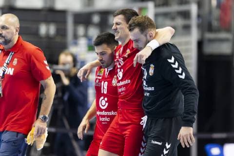 Nemanja Zelenovic No 25 Serbia is injured brought off the field Serbia vs. Russia preliminary round Handball IHF Handball World Championship 11 01 19 Berlin Berlin Germany Mercedes Benz Arena Copyright: xAgentur54Gradx xFelixxKoenigx