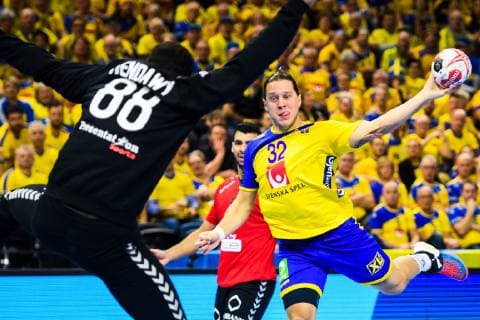 190111 Mattias Zachrisson of Sweden scores behind goalkeeper Karim Hendawy of Egypt during the IHF World Handball Championship match between Egypt and Sweden on January 11 2019 in Copenhagen Photo Ludvig Thunman BILDBYR u0081N kod LT 35574, detectedSourceLanguage  Copyright: LUDVIGxTHUNMAN BB190111LT061