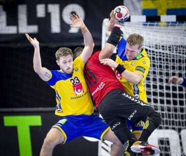 Mohamed Shebib of Egypt against Albin and Lagergren and Max Darj of Swedenduring the men s IHF Handball World Championship match in Group D between Sweden Egypt in Copenhagen Denmark on Friday Jan 11 2019 Copenhagen Denmark, detectedSourceLanguage  Copyright: Scanpix LiselottexSabroex COP102 spdk20190111-211048-L