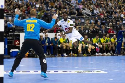 Luc Abalo No 19 France vs. Leonardo Terceriol No 62 Brazil Brazil Brazil vs France Preliminary Round Handball IHF Handball World Championship 11 01 19 Berlin Berlin Germany Mercedes Benz Arena Copyright: xAgentur54Gradx xFelixxKoenigx