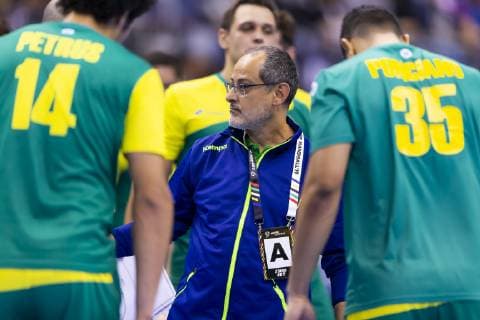 Coach Silver Washington at Team Time Out Brazil vs. France Preliminary Round Handball IHF Handball World Championship 11 01 19 Berlin Berlin Germany Mercedes Benz Arena Copyright: xAgentur54Gradx xFelixxKoenigx