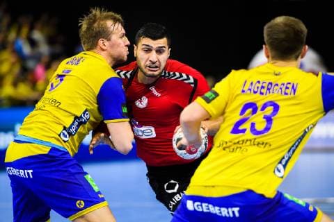 190111 Yehia Elderaa of Egypt in a duel with Max Darj and Albin Lagergren of Sweden during the IHF World Handball Championship match between Egypt and Sweden on January 11 2019 in Copenhagen Photo Ludvig Thunman BILDBYR u0081N kod LT 35574, detectedSourceLanguage  Copyright: LUDVIGxTHUNMAN BB190111LT066