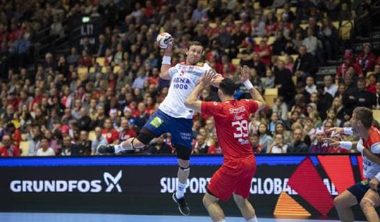 Handball WM, Tunesien - Norwegen DK: 20190111, Herning, Danmark: 2019 IHF Verdensmesterskabet i handbold i Tyskland Danmark i Jyske Bank Boxen, Herning: Tunesien-Norge. Sander Sagosen (5), Norway, Mohamed Soussi (39), Tunisia Foto: Lars M¿ller UK: 20190112, Herning, Denmark: 2019 IHF Handball World Championship WM Weltmeisterschaft in Germany and Denmark. Jyske Bank Boxen, Herning. Tunisia-Norway. Sander Sagosen (5), Norway, Mohamed Soussi (39), Tunisia
