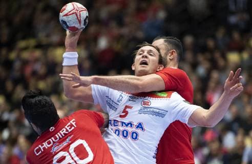 Handball WM, Tunesien - Norwegen DK: 20190111, Herning, Danmark: 2019 IHF Verdensmesterskabet i handbold i Tyskland Danmark i Jyske Bank Boxen, Herning: Tunesien-Norge. Sander Sagosen (5), Norway, Marouan Chouiref (90), Tunisia Foto: Lars M¿ller UK: 20190112, Herning, Denmark: 2019 IHF Handball World Championship WM Weltmeisterschaft in Germany and Denmark. Jyske Bank Boxen, Herning. Tunisia-Norway. Sander Sagosen (5), Norway, Marouan Chouiref (90), Tunisia