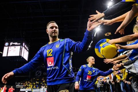 190111 Goalkeeper Andreas Palicka of Sweden thanks supporters after the IHF World Handball Championship match between Egypt and Sweden on January 11 2019 in Copenhagen Photo Ludvig Thunman BILDBYR u0081N kod LT 35574, detectedSourceLanguage  Copyright: LUDVIGxTHUNMAN BB190111LT080