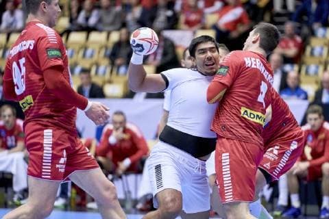 Handball WM, Österreich - Chile Javier Frelijj (9) of Chile between Romas Kirveliavicius (95) and Maximilian Hermann (4) of Austria during the men s IHF Handball World Championship WM Weltmeisterschaft Group C match 16, between Austria and Chile. Herning Denmark on Saturday Jan 12 2019 Herning Denmark, Denmark 