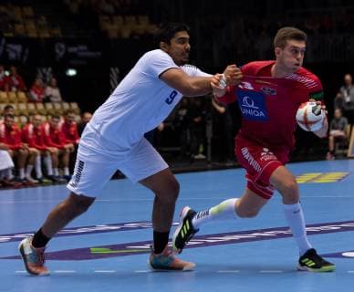 Handball WM Austria Chile on 12 01 2019 in the Jyske Bank Boxen in Herning Javier Frelijj Chile left Mykola BILYK Austria right xMNx
