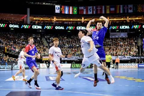 Russia vs Korea Handball World Championship 2019 12 01 2019 l r Sergei Mark Kosorotov RUS 99 Jaewan Jeong COR 52 Kwangsoon Park COR 23 and Gleb Kalarash RUS 21 at the match between Russia and Korea at the Handball World Championship in Berlin on 12 01 2019 Berlin BER Germany Mercedes Benz Arena