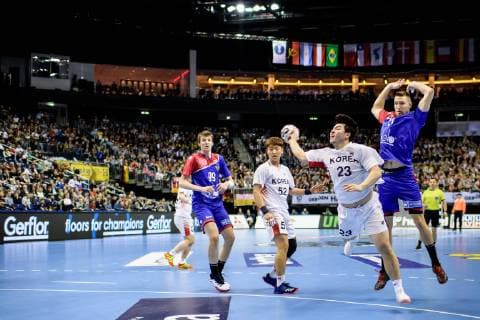Russia vs Korea Handball World Championship 2019 12 01 2019 l r Sergei Mark Kosorotov RUS 99 Jaewan Jeong COR 52 Kwangsoon Park COR 23 and Gleb Kalarash RUS 21 at the match between Russia and Korea at the Handball World Championship in Berlin on 12 01 2019 Berlin BER Germany Mercedes Benz Arena