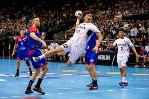 Berlin 12 January 2019 Handball IHF Men s World Championship 2019 Russia Korea Gleb Kalarasch Russia 21 Dongmyung Kim Korea 15