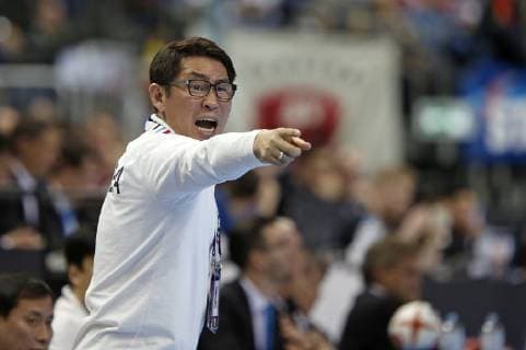 12 01 2019 Handball IHF World Championship Denmark and Germany 2019 Preliminary Round Group A Russia Korea in the Mercedes Benz Arena Berlin Trainer Young Shin Cho Korea