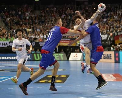 12 01 2019 Handball IHF World Championship Denmark and Germany 2019 Preliminary round Group A Russia Korea in Mercedes Benz Arena Berlin L R Gleb Kalarash Russia vs. Taehun Jo Korea Roman Ostashchenko Russia