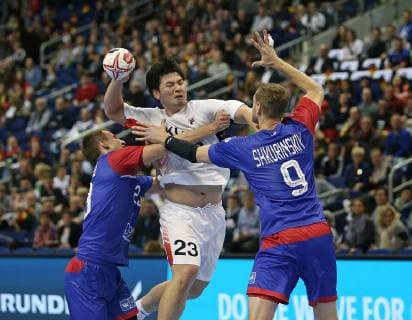 12 01 2019 Handball IHF World Championship Denmark and Germany 2019 Preliminary round Group A Russia Korea at Mercedes Benz Arena Berlin L R Roman Ostashchenko Russia vs. Kwangsoon Park Korea and Alexander Shkurinskiy Russia