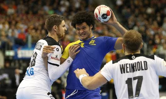 Thiagus Petrus Santos Brazil against the defense of Hendrik Pekeler Germany in the match Germany against Brazil the Handball World Championship 2019 the men on 12 01 2019 in the Mercedes Benz Arena in Berlin Handball World Championship 2019 Group A Germany Brazil