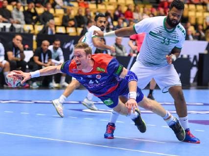 Handball WM, Norwegen - Saudi-Arabien HANDBALL - IHF WC, NOR vs KSA HERNING,DENMARK,12.JAN.19 - HANDBALL - IHF Men s World Championships, international match Länderspiel Norway vs Saudi Arabia. Image shows Magnus Gullerud (NOR) and Adnan Radnah (KSA). GEPAxpictures xOliverxLerch