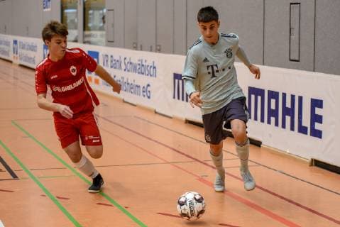 Ian van den Branden FC Royal Antwerp and Mulas Tiziano FC Bayern Muenchen Germany Gaildorf 12 01 2019 Sports Youth Football 30 Int U17 Indoor Football Tournament Youth Euro Cup 2019 Sports Hall