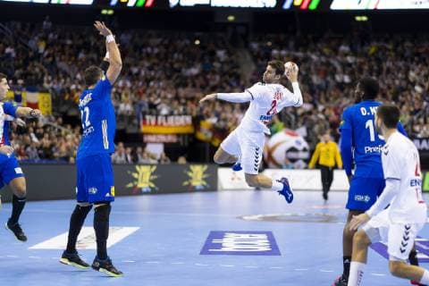 Ivan Mosic No 20 Serbia vs Luka Karabatic No 22 France France vs Serbia Preliminary round Handball IHF Handball World Championship 12 01 19 Berlin Berlin Germany Mercedes Benz Arena Copyright: xAgentur54Gradx xFelixxKoenigx