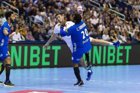 Milos Orbovic No 6 Serbia vs. Cedric Sorhaindo No 20 France France vs Serbia Preliminary Round Handball IHF Handball World Championship 12 01 19 Berlin Berlin Germany Mercedes Benz Arena Copyright: xAgentur54Gradx xFelixxKoenigx
