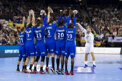 Ivan Mosic Nr 20 Serbia meets Michael Guigou Nr 21 France Romain Lagarde Nr 7 France Ludovic Fabregas Nr 23 France Nedim Remili Nr 5 France Cedric Sorhaindo Nr 20 France and Luc Abalo Nr 19 France for the last action of the half time France vs. Serbia Preliminary Round Handball IHF Handball World Championship 12 01 19 Berlin Berlin Germany Mercedes Benz Arena Copyright: xAgentur54Gradx xFelixxKoenigx