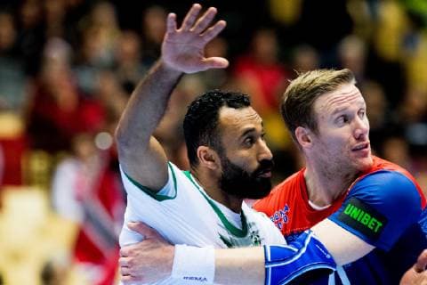 190112 Hassan Aljanabi of Saudi Arabia and Magnus Gullerud of Norway during the IHF World Handball Championship match between Norway and Saudi Arabia on January 12 2019 in Herning Photo Jon Olav Nesvold BILDBYRAN code JE 160396, detectedSourceLanguage  Copyright: JONxOLAVxNESVOLD BB190112JE162