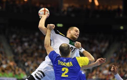 Paul Drux Germany in litter front Henrique Teixeira BRA Germany Brazil Germany Brasilia Brazil France IHF Handball World Championship 2019 Hanball World Championship 2019 Men Men Men Handball men Handball Germany Germany Preliminary Round Group A group A Berlin 12 1 2019