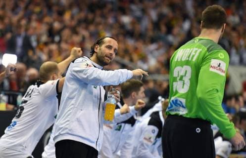Silvio Heinevetter TW Germany gives Andreas Wolff TW Germany Tips Germany Brazil Germany Brasilia France IHF Handball World Championship 2019 Hanball World Championship 2019 Men Men Men Men Handball Germany Germany Preliminary Round Group A group A Berlin 12 1 2019