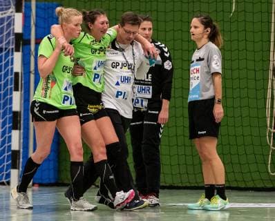 Ronja Run TSV Nord Harrislee 15 Samiah Alica Jakusch TSV Nord Harrislee 23 injured from court SG H2Ku Herrenberg Kuties vs TSV Nord Harrislee Handball 2 Bundesliga Women HBF Season 18 19 12 01 2019 SG H2Ku Herrenberg Kuties vs TSV Nord Harrislee Handball 2 Bundesliga Women HBF Season 18 19 12 01 2019 Mens mountain Copyright: xEIBNER WolfgangxFrankx EP_WFK