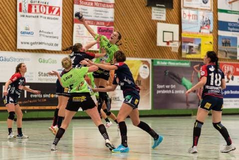 Katrin Schroeder SG H2Ku Herrenberg Kuties 04 Merle Carstensen TSV Nord Harrislee 10 SG H2Ku Herrenberg Kuties vs. TSV Nord Harrislee Handball 2 Bundesliga Women HBF Season 18 19 12 01 2019 SG H2Ku Herrenberg Kuties vs. TSV Nord Harrislee Handball 2 Bundesliga Women HBF Season 18 19 12 01 2019 Mens Mountain Copyright: xEIBNER WolfgangxFrankx EP_WFK
