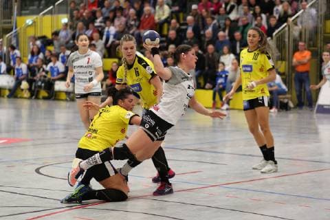 Delia Cleve TG Nuertingen at the goal throw Handball Women HC Roedertal TG Nuertingen 2 League 12 01 2019 Grossroehrsdorf Copyright: xEIBNER Skomudekx ep_eer