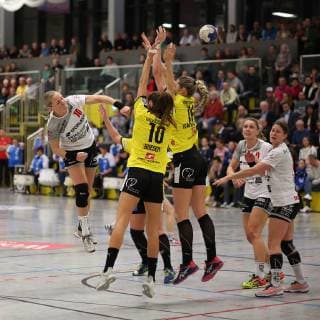 Verena Breidert TG Nuertingen at the goal throw Handball Women HC Roedertal TG Nuertingen 2 League 12 01 2019 Grossroehrsdorf Copyright: xEIBNER Skomudekx ep_eer