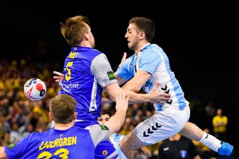 190113 Manuel Crivelli of Argentina and Max Darj of Sweden during the IHF World Handball Championship match between Sweden and Argentina on January 13 2019 in Copenhagen Photo Ludvig Thunman BILDBYR u0081N kod LT 35577, detectedSourceLanguage  Copyright: LUDVIGxTHUNMAN BB190113LT030